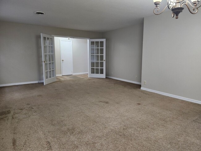 Building Photo - 1810 W 3rd Ct