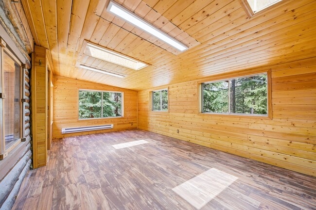Building Photo - 2299 S Beaver Creek Rd