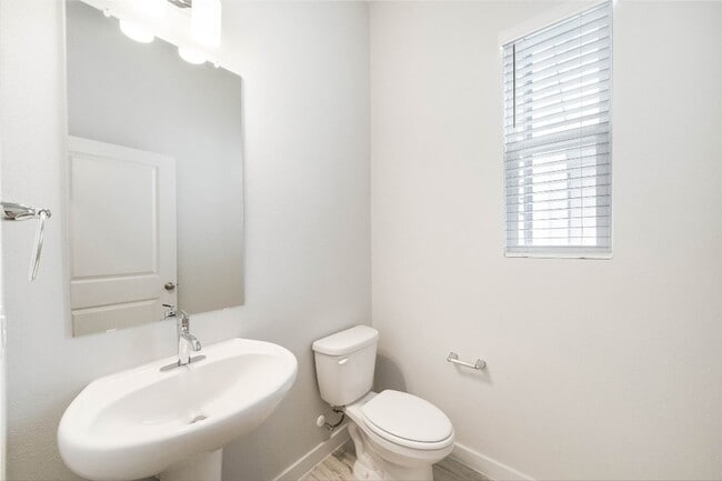 Building Photo - 15008 Forum Ave