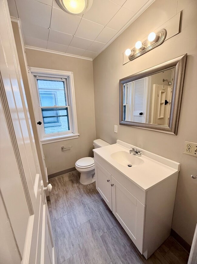 Building Photo - Charming & Spacious Historic 5-Bedroom Home for Rent in Carlisle, PA