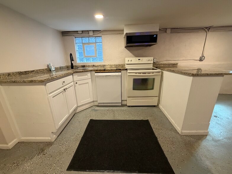 Building Photo - 4123 N Narragansett Ave