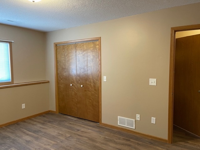 Building Photo - 413 Lilac Ln