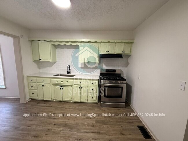 Building Photo - Charming South East OKC Home AVAILABLE FOR IMMEDIATE MOVE IN!
