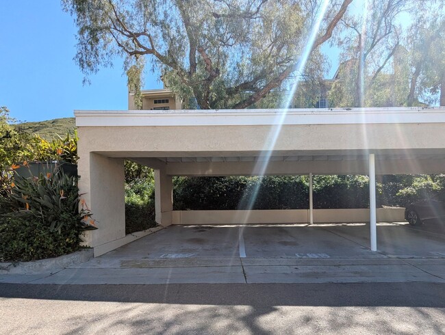 Building Photo - Beautifully Remodeled and Bright in the Perfect Carmel Mountain Ranch Location