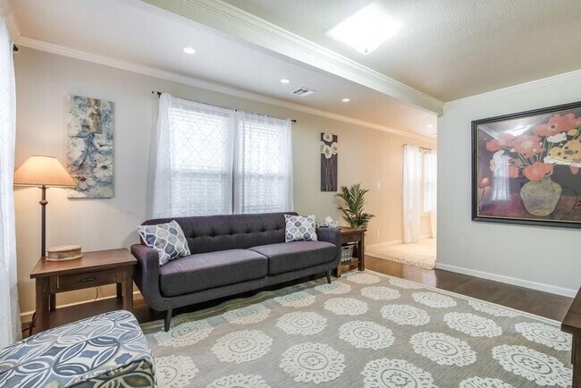 Building Photo - 2404 Thornton Rd