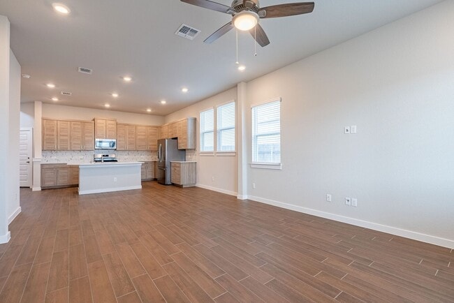 Building Photo - Beautiful 4 Bedroom, 2.5 Bathroom home in Manor!!!
