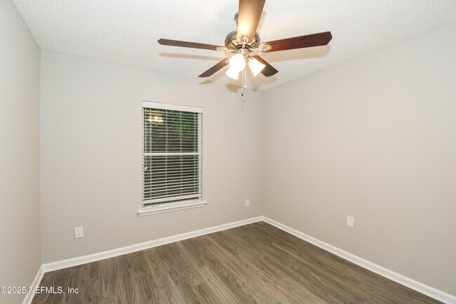 Building Photo - 14297 Fish Eagle Dr E
