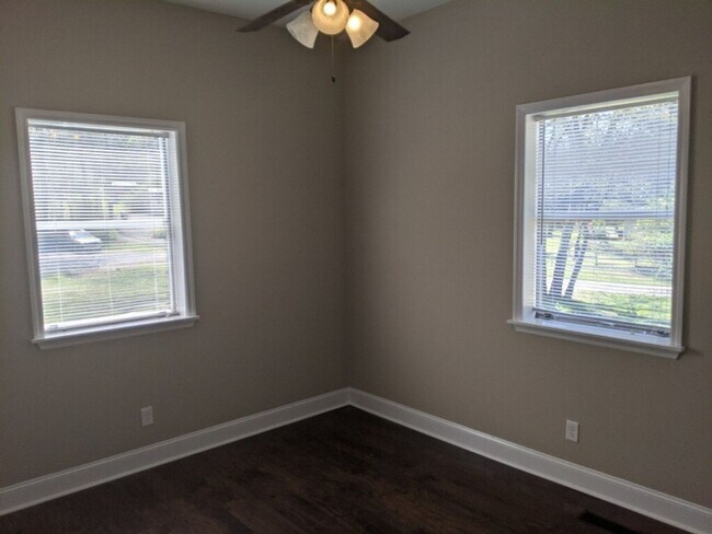 Building Photo - For Rent