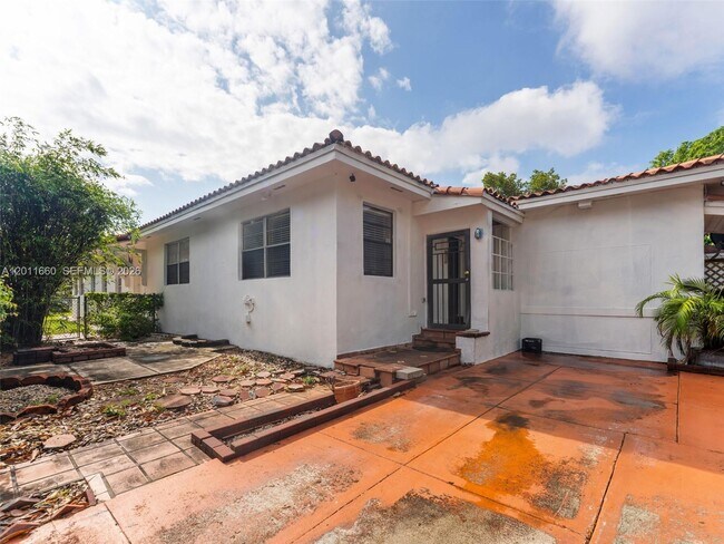 Building Photo - 520 NW 32nd Pl