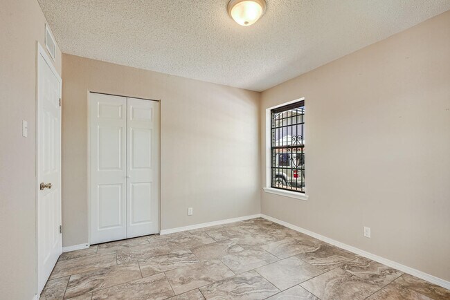 Building Photo - 5301 Marcillus Ave