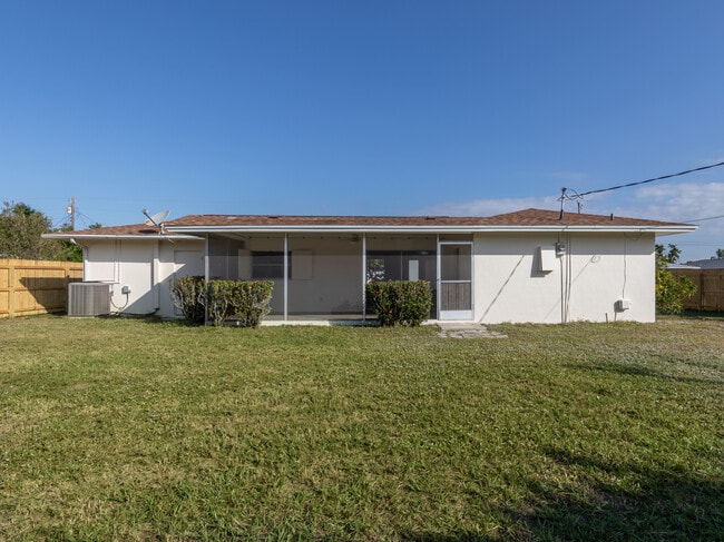 Building Photo - 438 Clover Rd