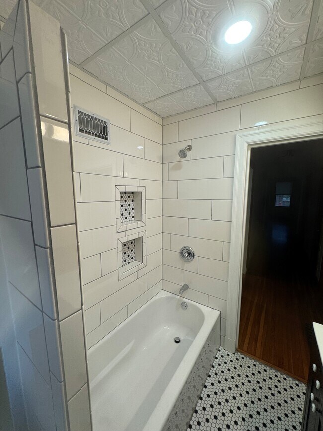 Building Photo - 922 Jefferson St