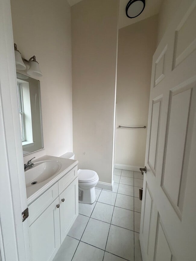 Building Photo - 22 N George St