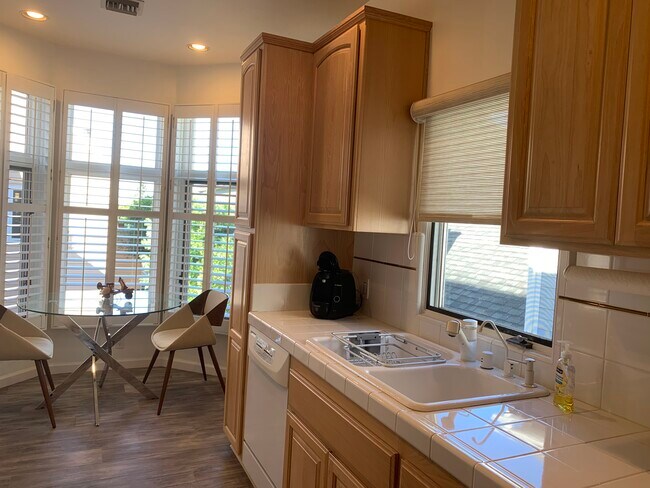 Kitchen - 7635 Draper Ave