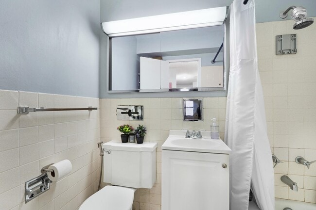 Building Photo - 201 St Pauls Ave