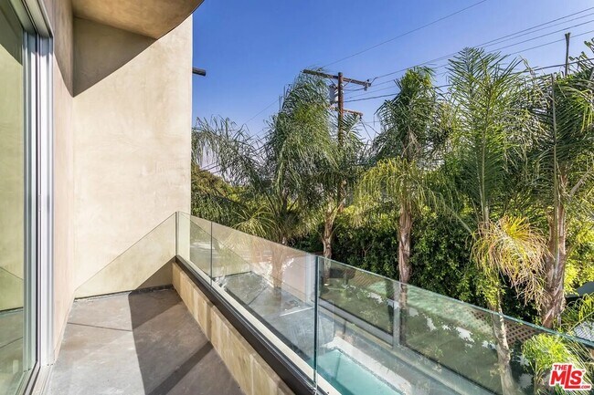 Building Photo - 8932 Dorrington Ave