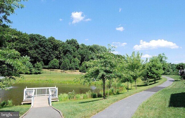 Building Photo - 304 Orchard Ridge Dr
