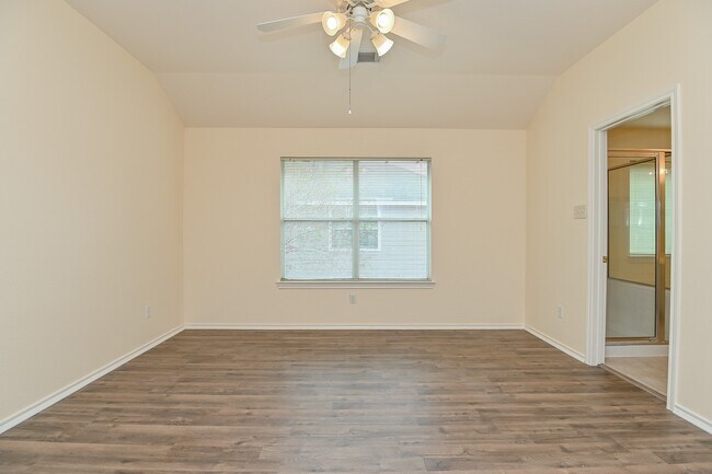 Building Photo - 16827 Bellmoor Ln