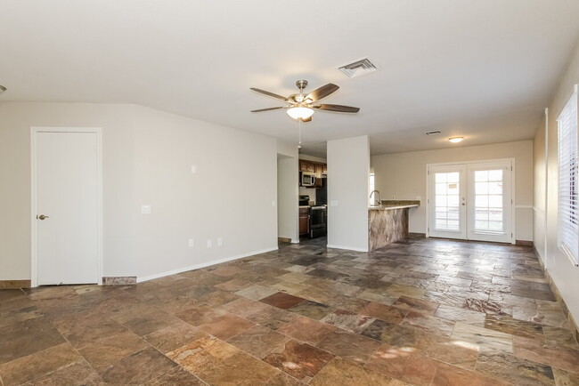 Building Photo - 3310 W Rose Garden Ln