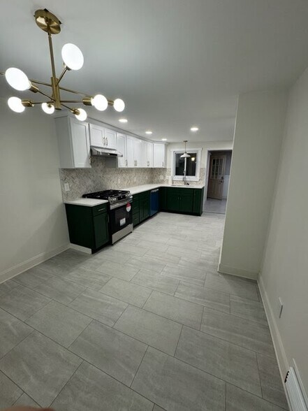 Building Photo - 178 Wellington Ave