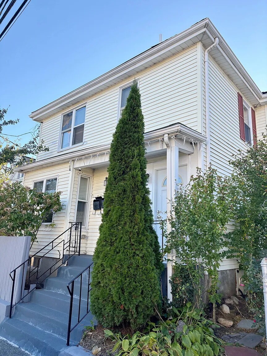 Building Photo - 87 Harvard St