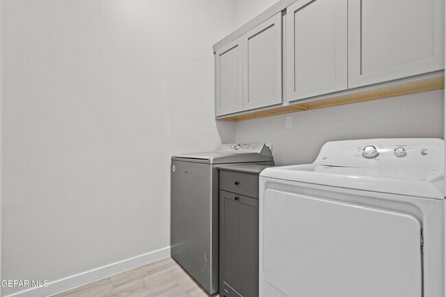 Building Photo - 12646 Amesbury