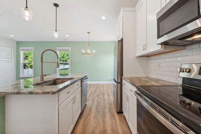 Building Photo - 2804 Cannada Ave