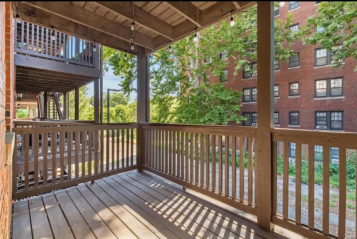 Private rear deck - 5350 Pershing Ave