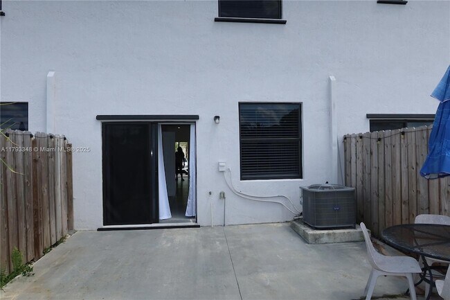 Building Photo - 18240 SW 148th Rd