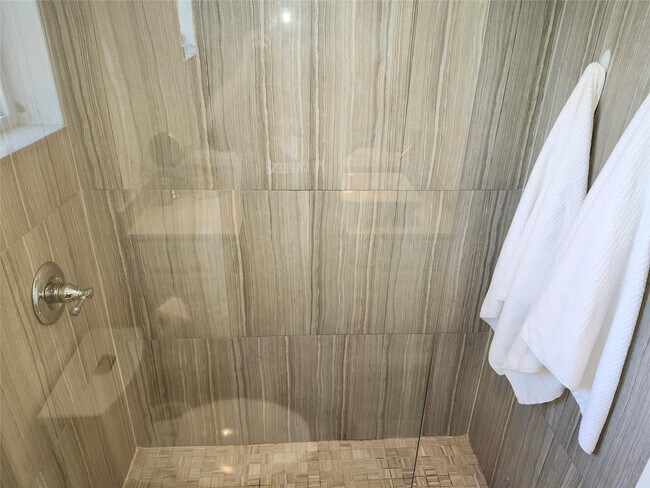 Building Photo - 301 Cambridge Rd