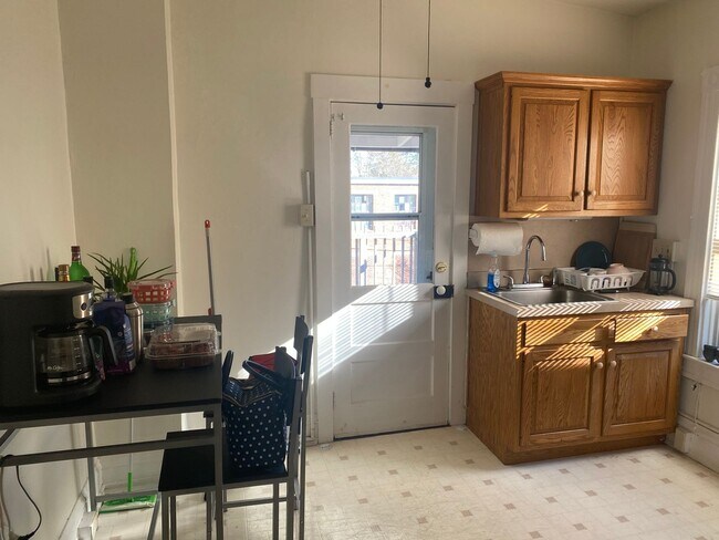 Building Photo - 319 N Charlotte St