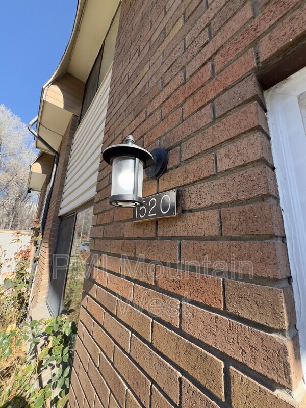 Building Photo - 1520 Merlin Dr