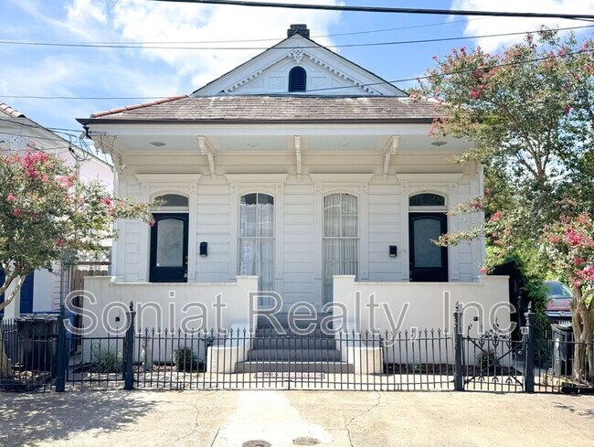 Primary Photo - 2224 Royal St