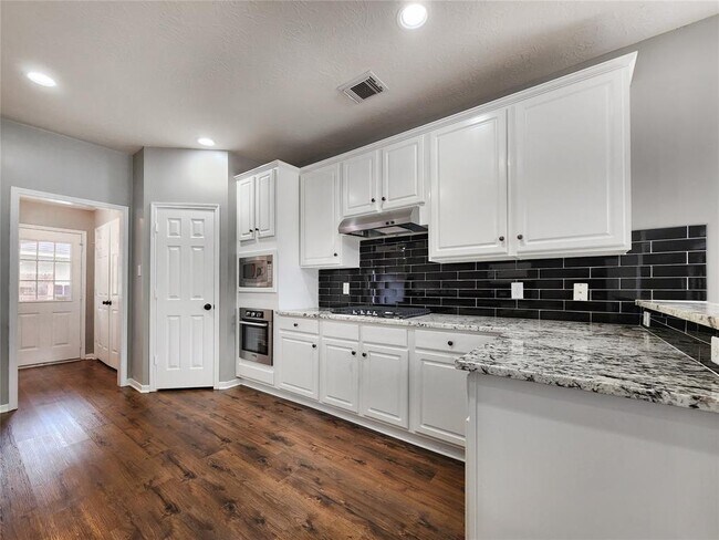 Building Photo - 2546 Acadiana Ln