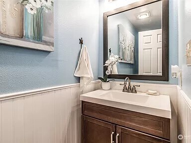 Building Photo - 690 NW Atalanta Way