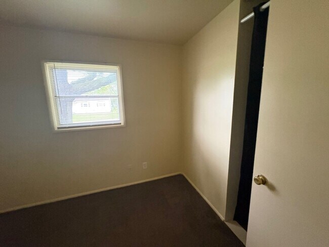 Building Photo - 3 Bedroom Ranch In Meadowdale