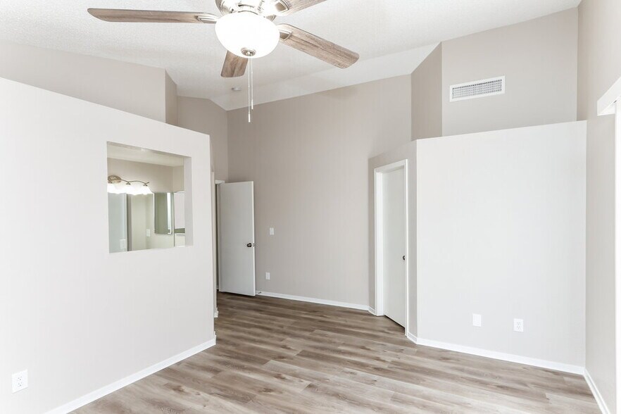 Building Photo - 1027 Overture Dr