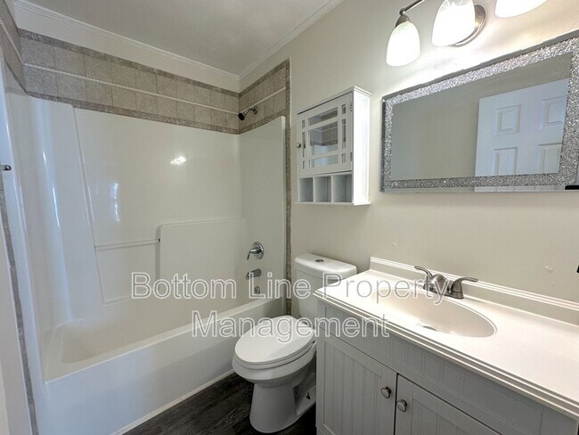 Building Photo - 2806 Mary Ave