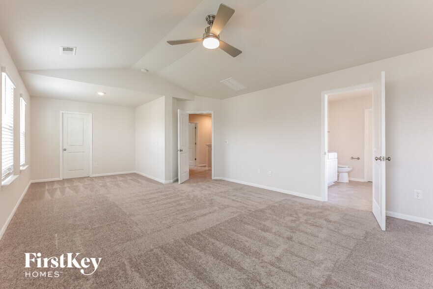 Building Photo - 1303 Eagledale Pl