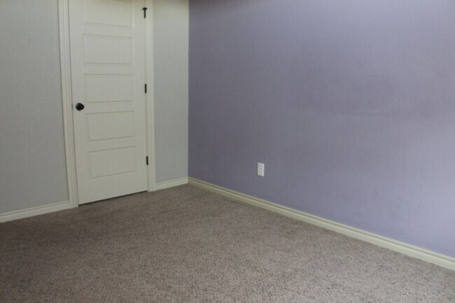 Building Photo - Southwest home, close to hospital, shopping, restaurants and easy access to FT Sill