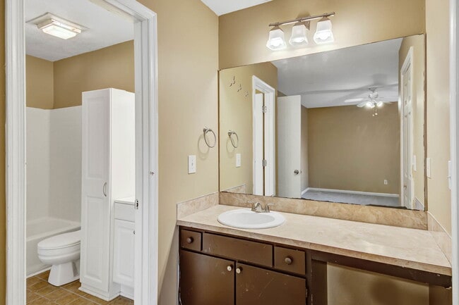 Building Photo - 2318 Applebee Way