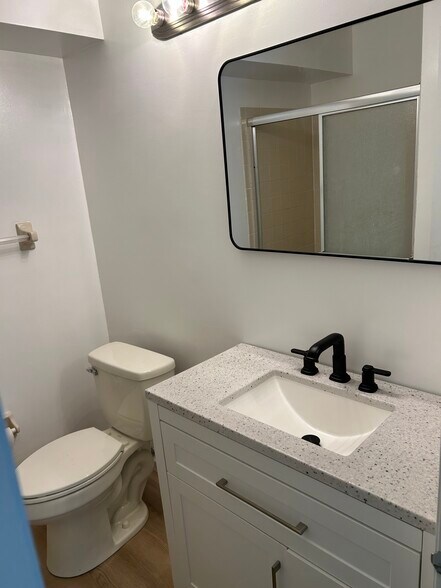 Main bedroom’s bathroom - 3201A Ramsbury Ct