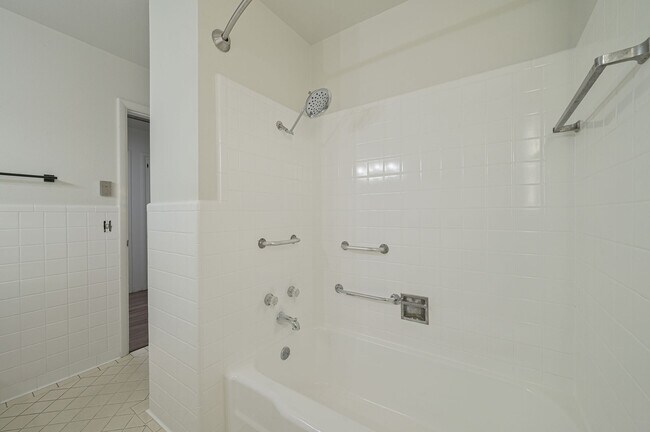 Building Photo - 4800 Spencer Rd