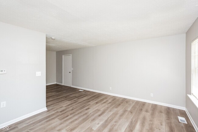 Building Photo - 9920 Montery Rd