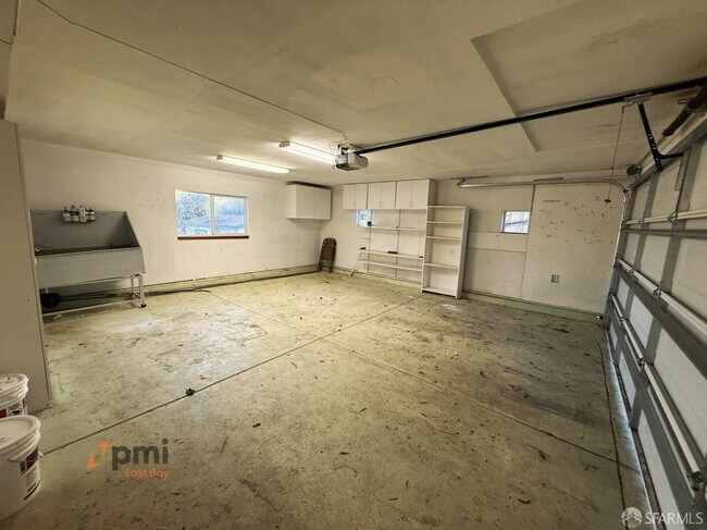 Building Photo - 539 Palms Dr