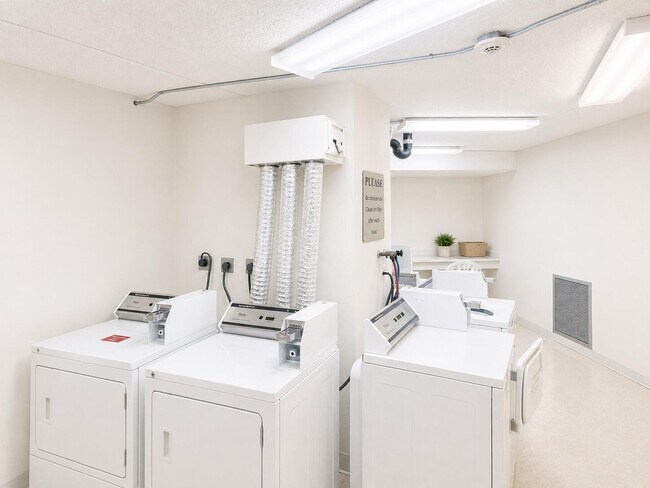 Building Photo - 10777 W Sample Rd