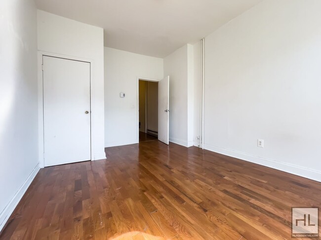 Building Photo - Bushwick Brooklyn / Spacious 2-Bed 1-Bath ...