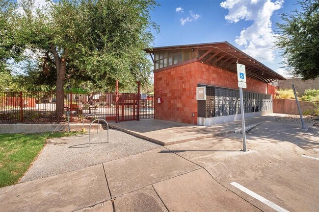 Building Photo - 2917 Saville Loop