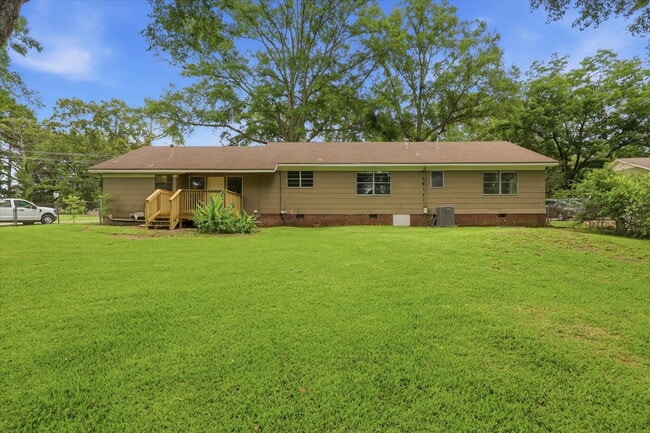 Building Photo - Spacious 4BR Home in Clinton School District with Multiple Living Areas