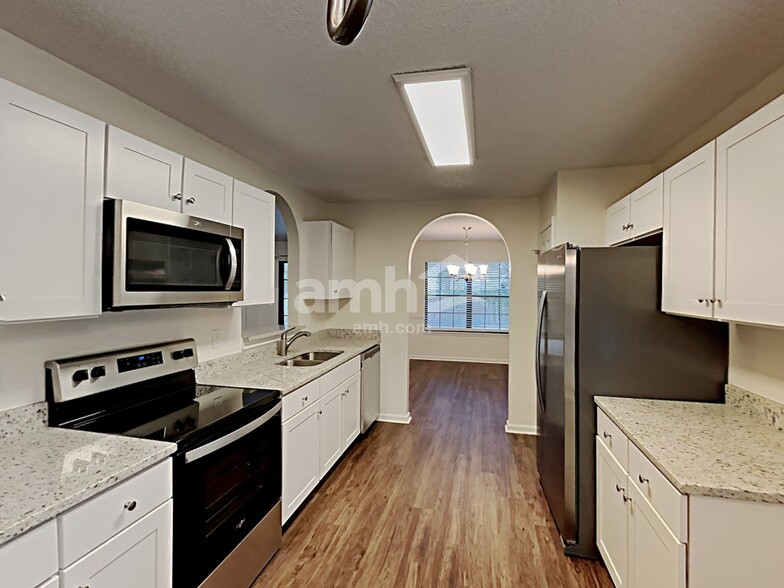 Building Photo - 7546 Fawn Lake Dr N